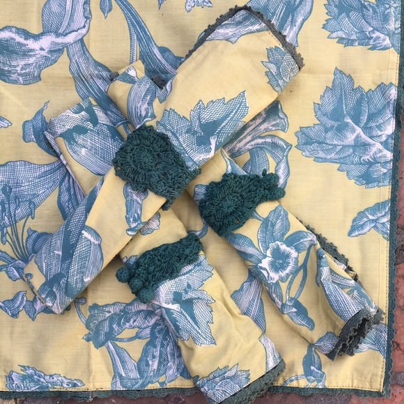 Vintage Anthropologie-4 napkins. Crochet detail! - Picture 2 of 5